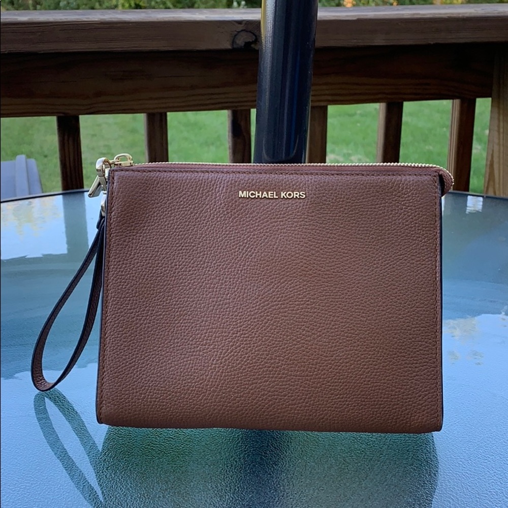 Michael Kors Brown Clutch, wristlet brown NWOT